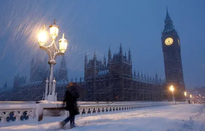 Торговая Улица В Лондоне Зимой — стоковые фотографии и другие картинки  Лондон - Англия - Лондон - Англия, Снег, Ёлочная гирлянда - iStock