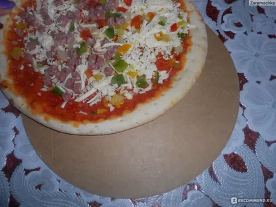 Свежая аппетитная пицца с беконом и грибами Стоковое Изображение -  изображение насчитывающей меню, обед: 91156621