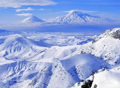 Triplandia_school - АРМЕНИЯ ЗИМОЙ? СКАЗОЧНАЯ! 🇦🇲🏔️ Если вы сомневаетесь,  какой он, отдых в Армении зимой? Отвечаем: сказочный! У зимнего путешествия  в Армению есть несколько плюсов: меньше туристов, дешевле билеты и отели,  замечательная,