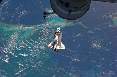 Первоначальная помощь в поиске описала это следующим образом: Описание:  Поломка индонезийского спутника Palapa-B2 из отсека полезной нагрузки  Challenger в ходе миссии STS-41B. - Национальные архивы США и DVIDS  Изображение в общественном достоянии