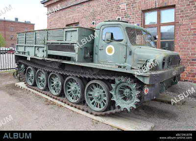 Premium ClassiXXs 1:43 ATS-59 Russian Artillery Tractor