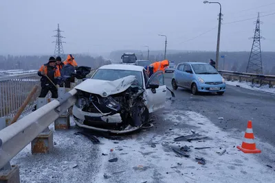 Первый снег и первое ДТП: авария на мосту СУМЗа временно затруднила  движение — Ревда-инфо.ру