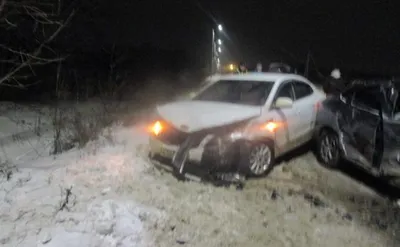 В Томской области \"Мазда\" съехала с трассы и врезалась в дерево, водитель  погиб