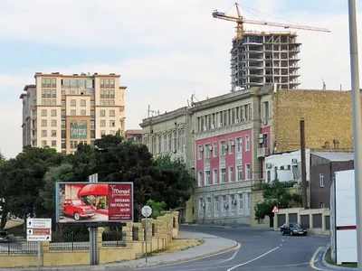 File:Street in Bayil settlement in Baku.jpg - Wikimedia Commons