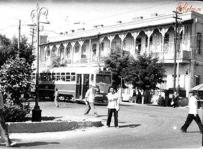 Вид Старой Улицы Города Баку Азербайджане Винтажным Старым Автомобилем  Soviet – Стоковое редакционное фото © jackmalipan #203582362