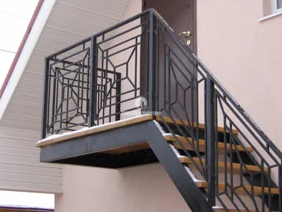 Балконные перила из металла и полиуретана