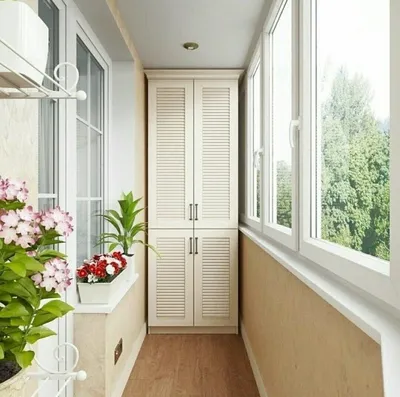 Встроенный шкаф на балкон «Динамика» купить в Москве от производителя  «КупеМастер»