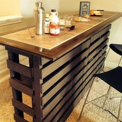 Барные стойки из поддонов 100 фото | Pallet bar diy, Diy indoor bar, Indoor  bar