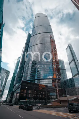 По улице разбросаны документы: в атакованной дронами башне Москва-Сити  расположены 3 министерства - Главред