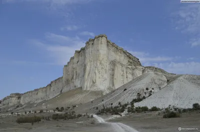 Вежливые модники: Белая скала в Крыму превратилась в подиум | Фотогалереи |  Известия