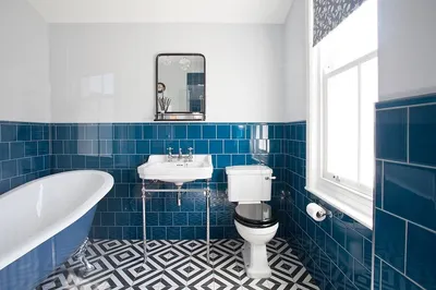 Как самостоятельно оформить голубую ванную комнату