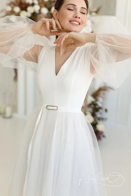Белое воздушное платье с юбкой чайной длины и легкими рукавами в Хабаровске