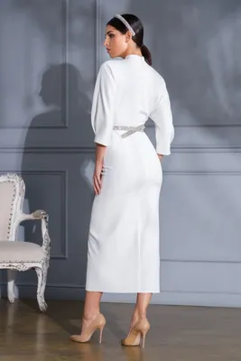 Белое облегающее платье миди длины с рукавом и разрезом выше колена в  Хабаровске