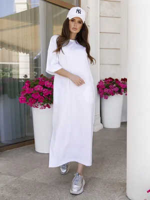 Белое трикотажное прямое платье с разрезами 72288 за 425 грн: купить из  коллекции Stunning Look - issaplus.com