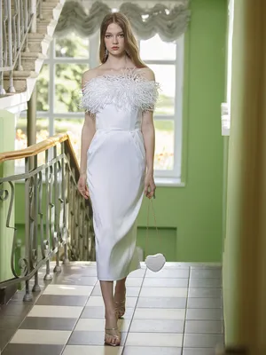 Белое платье-миди с боа из перьев, артикул L4-23/7-514-3143/5 | Купить в  интернет-магазине Yana в Москве