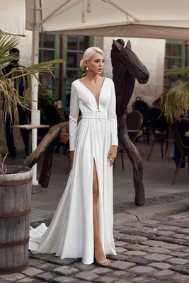 Простое белое платье с разрезом Sellini Bella S07 | Купить свадебное платье  в салоне Валенсия (Москва)