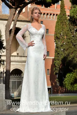 Свадебное платье прямое белое из кружева и жаккарда Monica Loretti