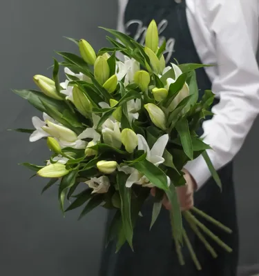 Белые лилии - купить в Москве | Flowerna