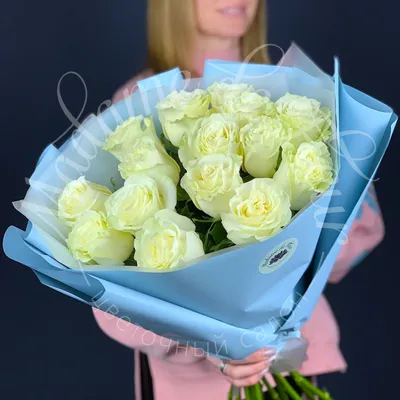 Купить Розово-белые кустовые розы сорта Лидия