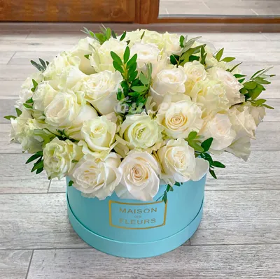 Купить букет белых роз в шляпной коробке недорого в Уфе