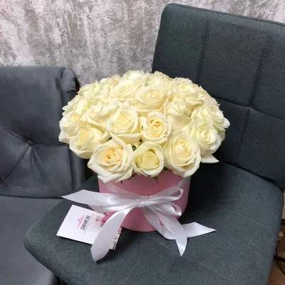 Белые розы в коробке доставка в Саратове | Роза64