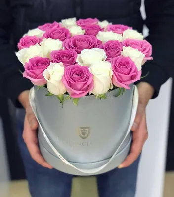 Купить 101 белую розу в большой коробке с доставкой по городу Днепр в  интернет-магазине Royal-Flowers
