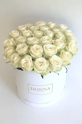 Купить Кустовые белые розы в коробке, доставка по Стерлитамаку