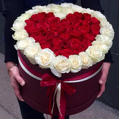 Черно-белые розы в коробке от 19 шт. за 6 590 руб. | Бесплатная доставка  цветов по Москве