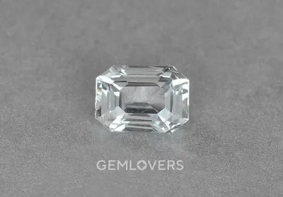 Белый сапфир в изумрудной огранке 2.68 карат купить по доступной цене | Gem  Lovers