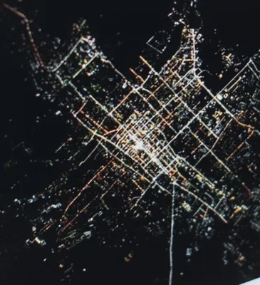 Фото ночного Бишкека из космоса — потрясающий вид из иллюминатора -  27.02.2017, Sputnik Кыргызстан