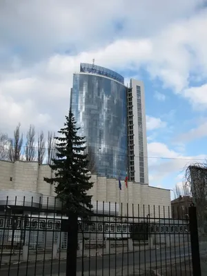 Макс Криппа получил согласие АМКУ на покупку компании-владельца БЦ «Парус»  — Forbes.ua