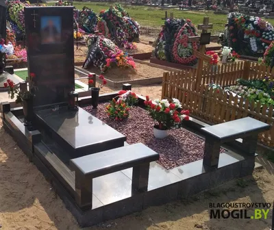 Благоустройство мест захоронения на кладбище в Витебске