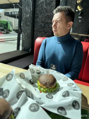 Russia's Rapper-Owned Black Star Burger Is Now Adding to Fairfax Hype -  Eater LA