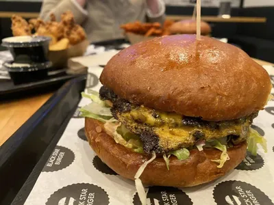 В Астрахани открылся Black Star Burger | АРБУЗ