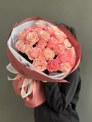 Шикарные розы из малиновых страз …» — создано в Шедевруме