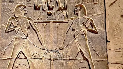 цвет анимации : египетский бог хапи дарит речные подарки папирус цветы. Бог  плодородия воды реки Нил. Иллюстрация вектора - иллюстрации насчитывающей  конструкция, божественно: 230262744