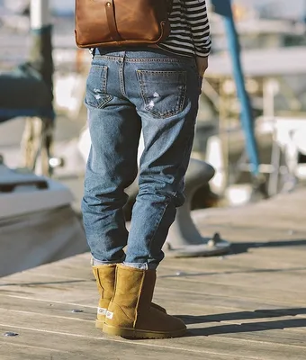 Стильные и удобные джинсы-бойфренды: с чем носить зимой?