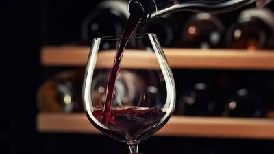 Красное вино — это напиток для души! Яркий и ароматный бокал вина придаёт  нотку шарма любому вечеру, расслабляет и настраивает на приятную… |  Instagram