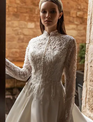 Атласное свадебное платье с расшитым болеро купить в Москве