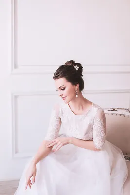 Классическое свадебное платье с прозрачным болеро купить в Москве