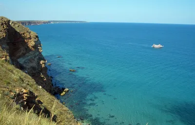 Вид с воздуха на мыс калиакра на берегу черного моря в болгарии | Премиум  Фото