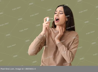 https://pixel-shot.com/ru/showcase/i-8655831-0/young-woman-spraying-her-sore-throat-on-color-background