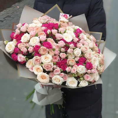 Большой букет из 101 красно-белых роз купить по цене 14000 руб в  Екатеринбурге с доставкой | МАГЦВЕТОВ.РФ