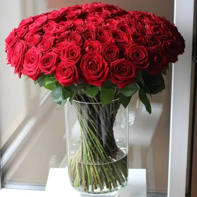 Купить Большой букет из 101 белой розы в крафте R494 в Москве, цена 16 990  руб.