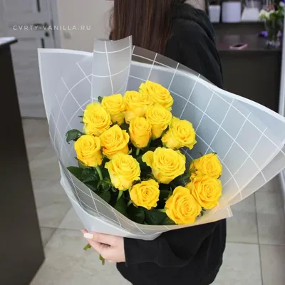 Живые вечные розы желтого цвета в большом букете: Купить!