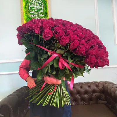 Красные розы в черной упаковке | доставка по Москве и области