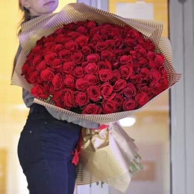 Купить букет из 19 красных кустовых роз в Пензе в магазине цветов на Урицкой