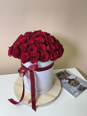 Красные розы - Букет 29 красных роз 50 см с зеленью и упаковкой