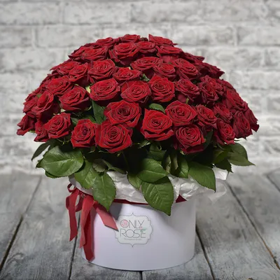 Букет красные розы в крафте, артикул F1209173 - 6822 рублей, доставка по  городу. Flawery - доставка цветов в