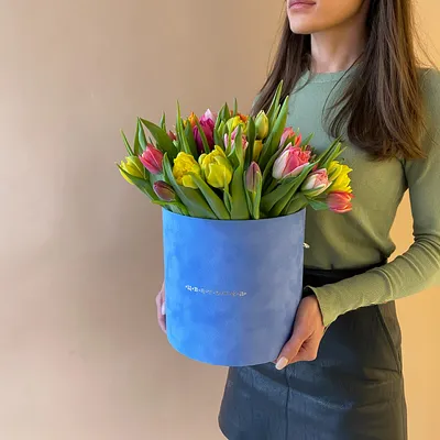 Красные тюльпаны в плетеной корзине | Beautiful flower arrangements, Flower  photos, Tulips flowers